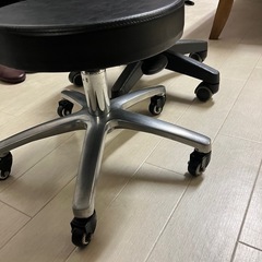 決定　キャスターチェアの画像