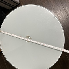 円形ガラステーブルの画像