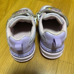 光る子供くつの画像