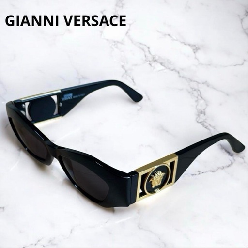 美品 ジャンニヴェルサーチ サングラス ブラック GIANNI VERSACE ジャンニヴェルサーチ MOD.421 ブラック