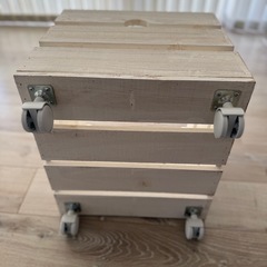 キャスター付木箱の画像
