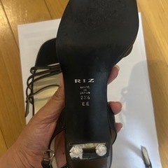 RIZ raffinee サンダルの画像