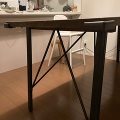 ダイニングテーブルの画像