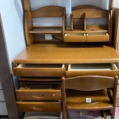 学習机(キャスター付きキャビネット、椅子)の画像
