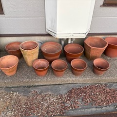 （交渉済）ぜーんぶ差し上げます！大きい植木鉢12点！中古品です！ の画像
