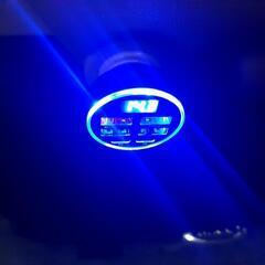 電圧表示　車の ソケット USB 端子の画像