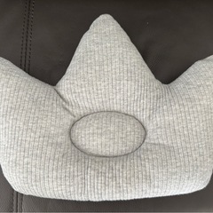 クラウン枕　グレーの画像