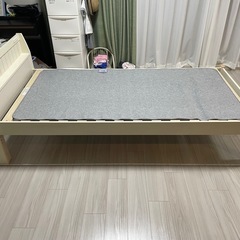 ベッドフレームの画像