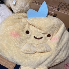 衣類、ぬいぐるみ、おもちゃ多数の画像