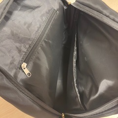 大容量なナイロンバックパックの画像
