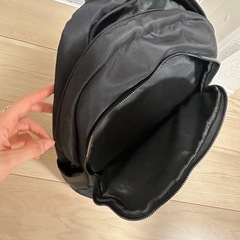 大容量なナイロンバックパックの画像