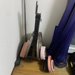 バーベルとベンチ台の画像