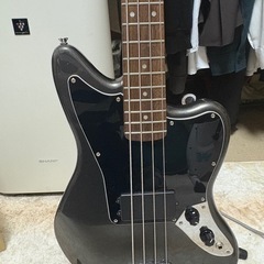 Squier by fender ベースの画像