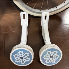 子ども自転車 アナと雪の女王　前カゴ、補助輪付き　トイザらスで購入　キッズ自転車の画像
