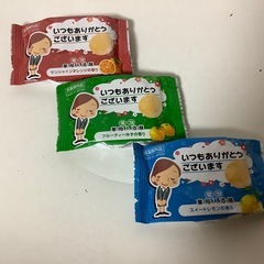 au UQ ノベルティ　景品　非売品　トイレットペーパー　薬用入浴剤　扇子の画像