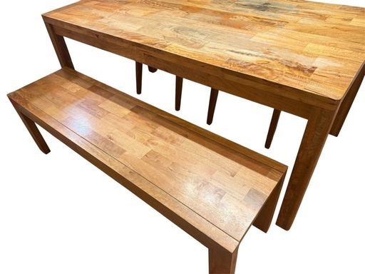 ダイニングテーブル➕ベンチ➕椅子2台