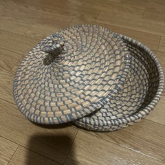 籠入れ物の画像