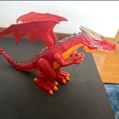 赤いドラゴン型フィギュア 約30cmの画像