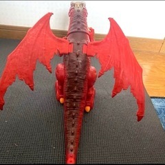 赤いドラゴン型フィギュア 約30cmの画像