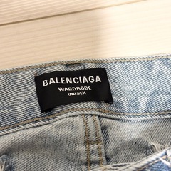 バレンシアガ BALENCIAGA ダメージデニム　ジーンズ　デストロイ　クラッシュ　ブルー　青色　並行輸入品の画像