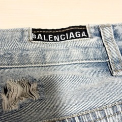 バレンシアガ BALENCIAGA ダメージデニム　ジーンズ　デストロイ　クラッシュ　ブルー　青色　並行輸入品の画像