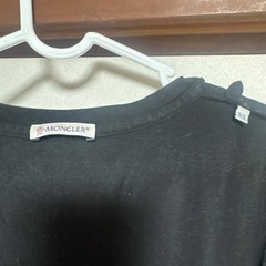 MONCLERロゴ入りTシャツの画像