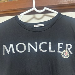 MONCLERロゴ入りTシャツの画像