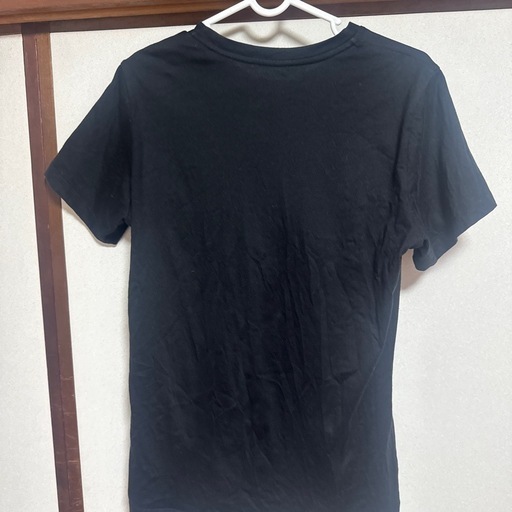 MONCLERロゴ入りTシャツ