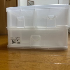ショーケース三つ、下着ケースの画像