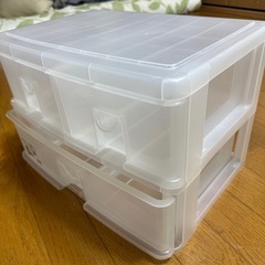 ショーケース三つ、下着ケースの画像