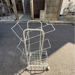 川島町🉐クセあり過ぎの家具の画像