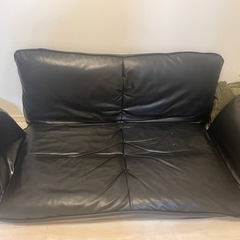黒革ソファの画像