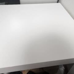 IKEAのサイドテーブルの画像
