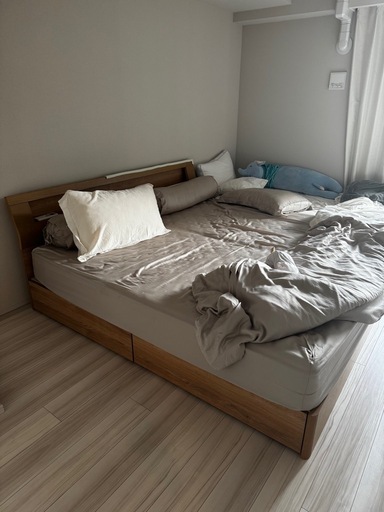 キングサイズベッド（シングルマットレス2枚付き）