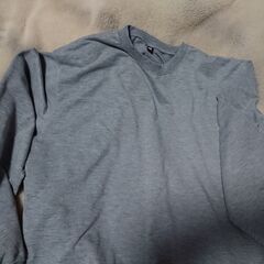 ♠　長袖Tシャツ　グレー　サイズM　メンズ 　レディース　どちらでも着られそうですの画像