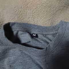 ♠　長袖Tシャツ　グレー　サイズM　メンズ 　レディース　どちらでも着られそうですの画像