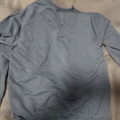 ♠　長袖Tシャツ　グレー　サイズM　メンズ 　レディース　どちらでも着られそうですの画像