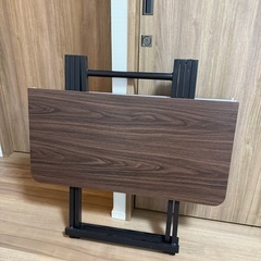 折りたたみテーブルの画像