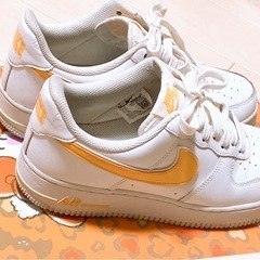 NIKEスニーカー（黄色💛）の画像