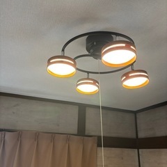 ⭕️美品　ヤザワ照明器具　4灯LEDライト 照らす方向を自由自在に調節可能です。 の画像