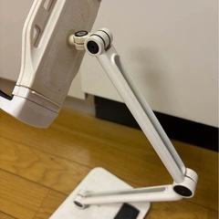 　タブレットスマホ　スタンド 白の画像