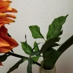無料差し上げますアマリリスとダリアの造花のみ花瓶はつきませんの画像