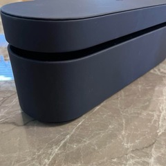 dyson（ダイソン）コテ用ケース 充電スタンドとコード付きの画像