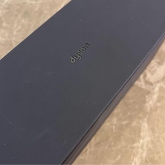 dyson（ダイソン）コテ用ケース 充電スタンドとコード付きの画像