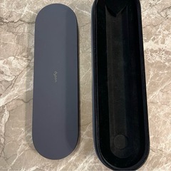 dyson（ダイソン）コテ用ケース 充電スタンドとコード付きの画像
