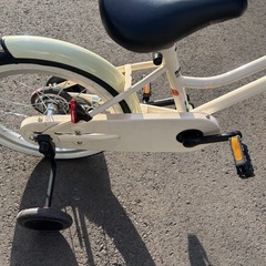 子ども用補助付き自転車の画像