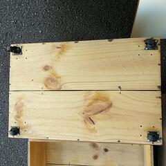 キャスター付き　ワインの空き木箱の画像
