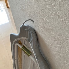 YAMAZAKI 人体型アイロン台　フックでクローゼットにぶら下げて収納可能の画像