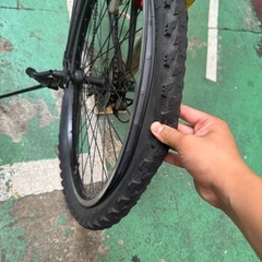 後輪がパンクした、修理が必要自転車　の画像