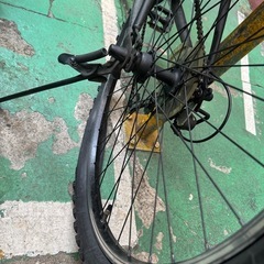 後輪がパンクした、修理が必要自転車　の画像